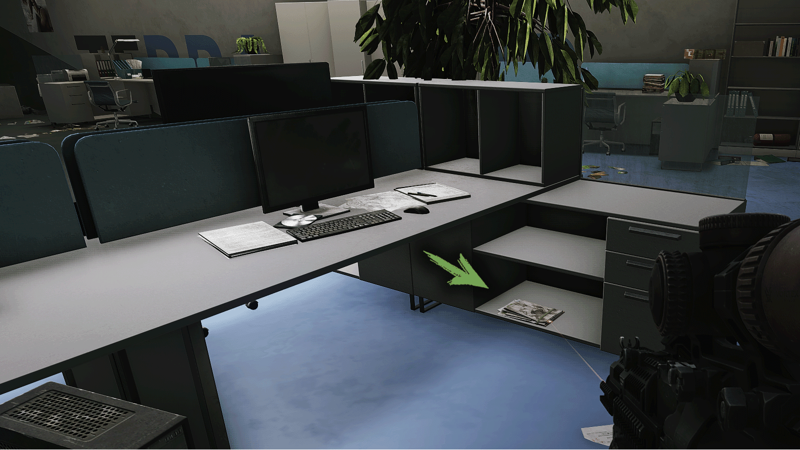 Карты в офисе под столом